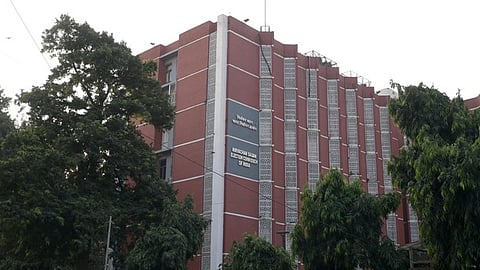 எஸ்ஐஆா் விசாரணைக்கு அழைக்கப்பட்ட முதியவா் தற்கொலை - தோ்தல் ஆணையம் மீது மேற்கு வங்கத்தில் எஃப்ஐஆா் பதிவு