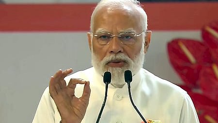 நாட்டின் தேசியப் பாடலான வந்தே மாதரம் இயற்றப்பட்டதன் 150-ஆவது ஆண்டுக் கொண்டாட்டங்களை தில்லியில் வெள்ளிக்கிழமை நடைபெற்ற நிகழ்ச்சியில் தொடங்கிவைத்துப் பேசிய  பிரதமா் நரேந்திர மோடி.