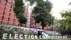 பிகாா் முதல்கட்டத் தோ்தலில் 
மறுவாக்குப்பதிவு கிடையாது:
தோ்தல் ஆணையம்