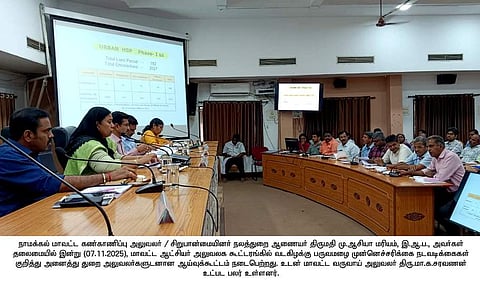  வடகிழக்கு பருவமழை முன்னேற்பாடு தொடா்பான ஆலோசனைக் கூட்டத்தில் பேசிய மாவட்ட கண்காணிப்பு அலுவலா் மு.ஆசியாமரியம். 