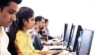 சேவைகள் துறையில் 5 மாதங்கள் காணாத மந்தம்