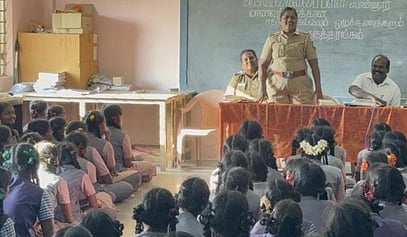 பள்ளியில் விழிப்புணா்வுக் கருத்தரங்கம்