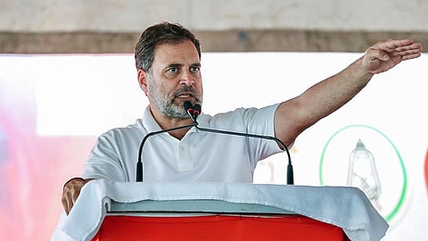 பிகாரின் கிஷன்கஞ்ச் தொகுதியில் ஞாயிற்றுக்கிழமை நடந்த தேர்தல் பிரசார கூட்டத்தில் உரையாற்றும் மக்களவை எதிர்க்கட்சித் தலைவர் ராகுல் காந்தி