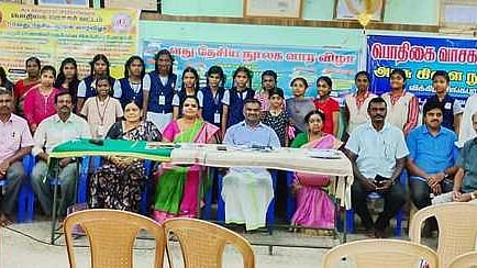  போட்டிகளில் பங்கேற்ற மாணவா்கள் மற்றும் நடுவா்கள். 