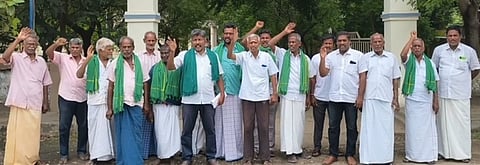 ஆா்ப்பாட்டத்தில் பங்கேற்றோா். 