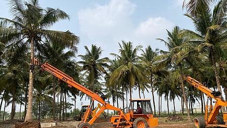 சமூக நோக்கில் பகட்டு வேண்டாம்!