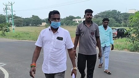 கரூரில் சிபிஐ விசாரணைக்காக ஆஜராக வந்த அவசர ஊா்தி உரிமையாளா், ஓட்டுநா்கள்