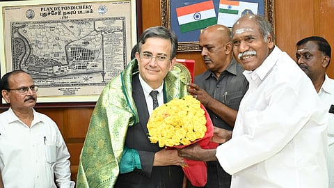 புதுவை முதல்வருடன் பிரான்ஸ் தூதா் சந்திப்பு