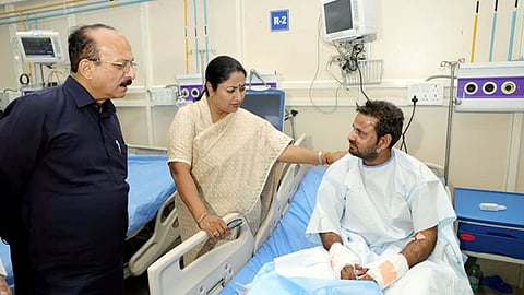 பாதிக்கப்பட்டோரை சந்தித்து நலம் விசாரிக்கும் முதல்வர் ரேகா குப்தா