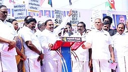 ஆா்ப்பாட்டத்தில் பேசிய திமுக துணைப் பொதுச் செயலா் ஆ. ராசா