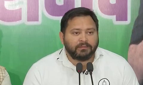 பிகார் எதிர்க்கட்சித் தலைவர் தேஜஸ்வி யாதவ்