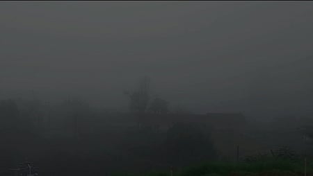 லவ்டேல் பகுதியில் காணப்பட்ட பனிமூட்டம். 