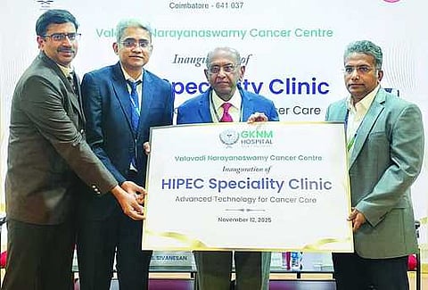 கோவை ஜிகேஎன்எம் மருத்துவமனையில் மேம்பட்ட புற்றுநோய் சிகிச்சைக்கான சிறப்பு கிளினிக் தொடக்க விழாவில் பங்கேற்ற மருத்துவமனையின் தலைமைச் செயல் அதிகாரி ரகுபதி வேலுசாமி, திட்டத்தின் ஆலோசகா் பிரவீன் ரவிசங்கரன், டாக்டா் பி.அருள்ராஜ் உள்ளிட்டோா்.