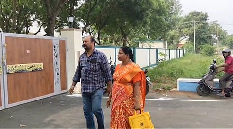 சிபிஐ அதிகாரிகள் முன் ஆஜராக வந்த நெரிசலில் காயம் அடைந்தவர்கள்.