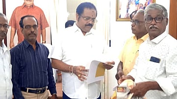 கொடிகாத்த குமரனுக்கு சிலை அமைக்க கோரிக்கை