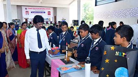 குழந்தைகள் தின அறிவியல் கண்காட்சி