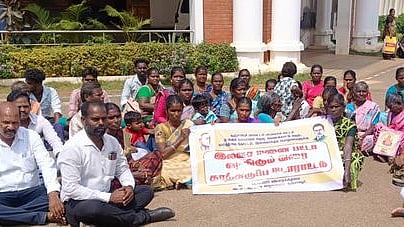 ஆட்சியரக வளாகத்தில் பொதுமக்கள் காத்திருப்புப் போராட்டம்