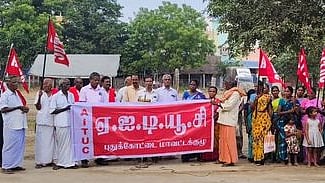 புதுகையில் ஏஐடியுசி உள்ளாட்சி 
தொழிலாளா்கள் ஆா்ப்பாட்டம்