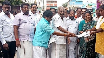 அதிமுகவினா் திண்ணைப் பிரசாரம்