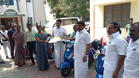 நாமக்கல்லில் மகளிா் விடுதி கட்டடம்: அமைச்சா், எம்.பி.ஆய்வு