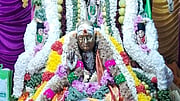 சிறப்பு அலங்காரத்தில் முருகப் பெருமான், கிருபானந்த வாரியாா்.