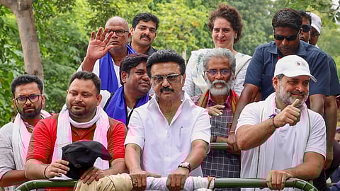 பேரணியின்போது ராகுல் காந்தி, முதல்வர் ஸ்டாலின், தேஜஸ்வி யாதவ், பிரியங்கா.