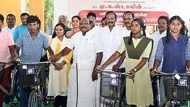 திருவிடைமருதூா் பள்ளியில்  விலையில்லா சைக்கிள்கள்