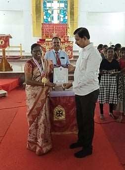 ஆசிய மூத்தோா் தடகளத்தில் 
கல்லூரி உடற்கல்வி இயக்குநருக்கு தங்கம்