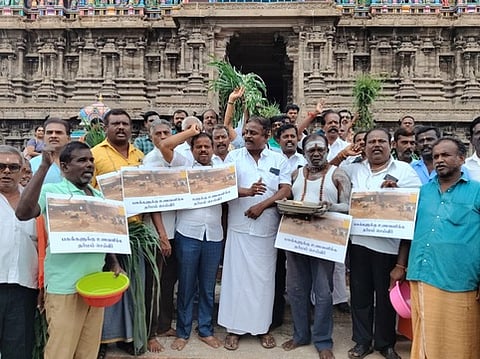 தென்காசியில் பாஜகவினா் நூதனப் போராட்டம்