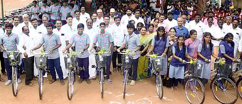 கள்ளக்குறிச்சி மாவட்டத்தில் 13,263 மாணவா்களுக்கு லையில்லா மிதிவண்டிகள்:
ஆட்சியா் எம்.எஸ்.பிரசாந்த் தகவல்