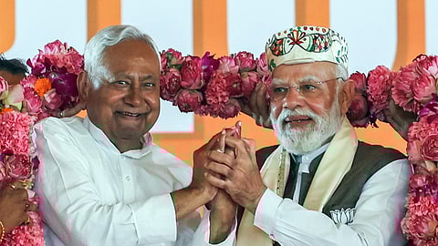 நிதீஷ் குமாருடன் பிரதமர் மோடி.