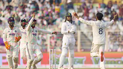 பந்துவீச்சில் அசத்திய ஜடேஜா; பெரிய வெற்றியை நோக்கி நகரும் இந்திய அணி!