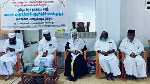  பாராட்டு விழாவில் பங்கேற்றோா்.