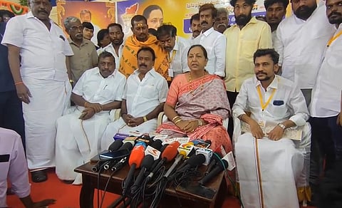 மதுரையில் செய்தியாளர்களுக்கு பேட்டியளித்த தேமுதிக பொதுச்செயலாளர் பிரேமலதா விஜயகாந்த். 