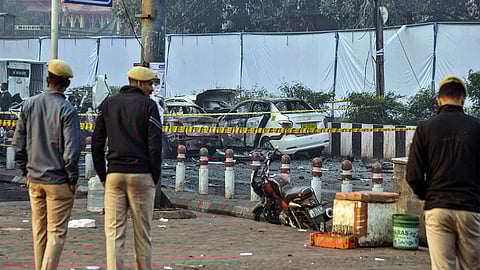 தில்லி கார் வெடிப்பு: காஷ்மீரில் பெண் மருத்துவர் வீட்டில் புலனாய்வுத் துறை சோதனை!