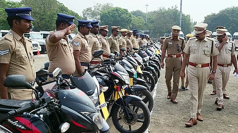 காவல்துறையினரின் இருசக்கர வாகனங்களை ஆய்வு செய்த காஞ்சிபுரம் எஸ்.பி. கே.சண்முகம்.