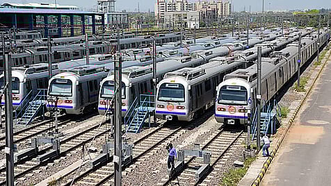 பீதம்புராவில் 3 மெட்ரோ நிலையங்களின் பெயா் மாற்றம்: தில்லி முதல்வா் அறிவிப்பு!