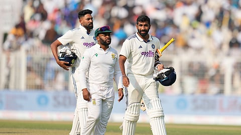 பவுமாவுடன் - ஜஸ்ப்ரீத் பும்ரா.