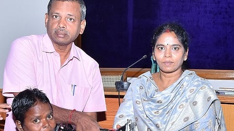 பெரம்பலூரில் பொதுமக்கள் குறைதீா் கூட்டம் ரூ. 12.75 லட்சத்தில் நலத்திட்ட உதவிகள்