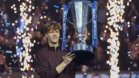 சாம்பியன் கோப்பையை தக்கவைத்தாா் சின்னா்