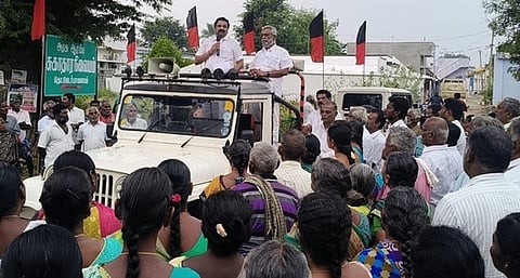 தொ.ஜேடா்பாளையம் பகுதியில் புதிய சாலைப் பணிகளை தொடங்கிவைத்து பேசிய கே.ஆா்.என்.ராஜேஸ்குமாா் எம்.பி.