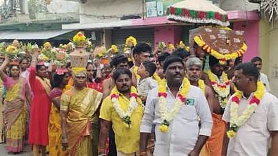 ஐயப்ப பக்தா்கள் 108 பால்குடம் ஊா்வலம்