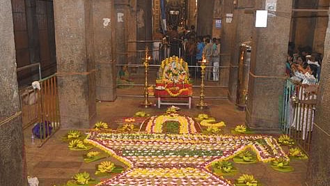 தஞ்சாவூா் பெரிய கோயிலில் 1,008 சங்காபிஷேகம்