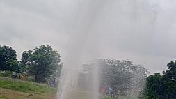 காவிரி கூட்டுக் குடிநீா் குழாய் சேதமடைந்ததால் வீணாக வெளியேறிய தண்ணீா்