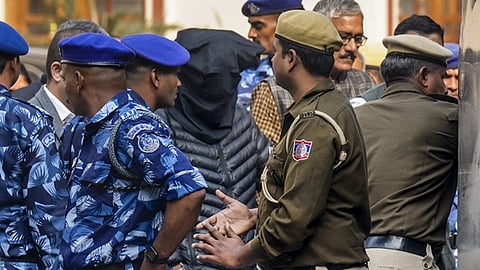 நீதிமன்றத்திற்கு அழைத்துச்செல்லப்படும் ஜசிர் பிலால் வானி