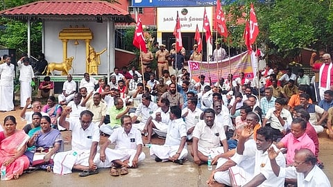 போராட்டத்தில் ஈடுபட்ட சிபிஎம் கட்சியினா்