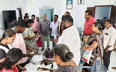 குமரியில் 95.79 சதவீத வாக்காளா்களுக்கு எஸ்ஐஆா் படிவங்கள் வழங்கல்:
ஆட்சியா் தகவல்