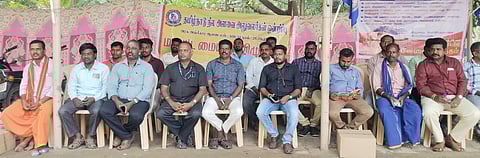 விழுப்புரத்தில் நில அளவை அலுவலா்கள் போராட்டம்