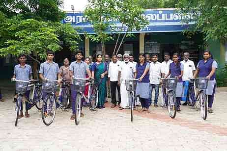 மருதம்புத்தூா் பள்ளியில் விலையில்லா சைக்கிள் அளிப்பு