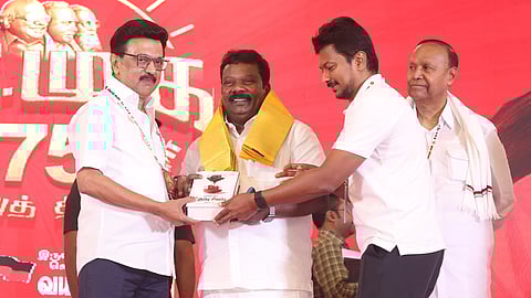 தமிழக முதல்வர் ஸ்டாலின், துணை முதல்வர் உதயநிதி ஸ்டாலினுடன் காங்கிரஸ் மாநில தலைவர் செல்வப்பெருந்தகை.